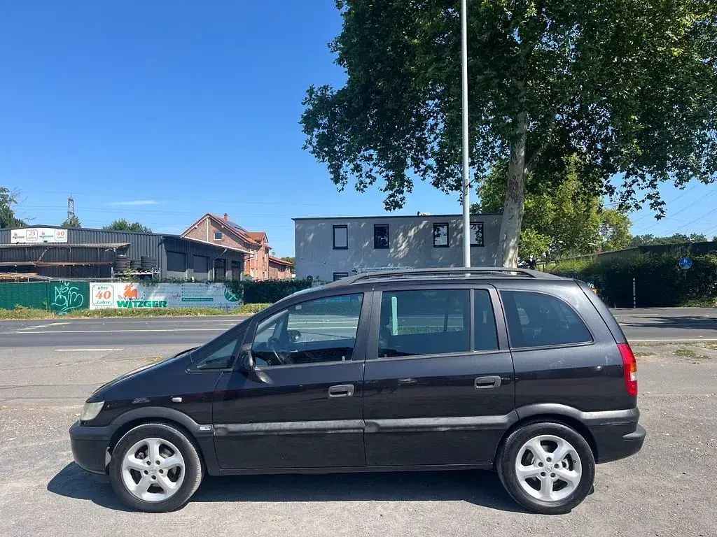 Gebraucht Opel Zafira Elegance 147 PS (108 kW) 2002 Schwarz Van / Kleinbus