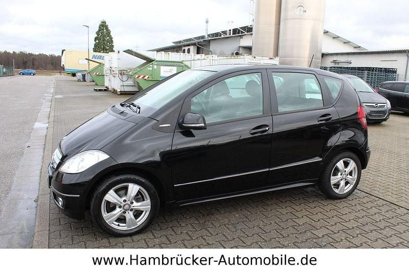 Gebraucht Mercedes A180 109 PS (80 kW) 2011 Schwarz Limousine