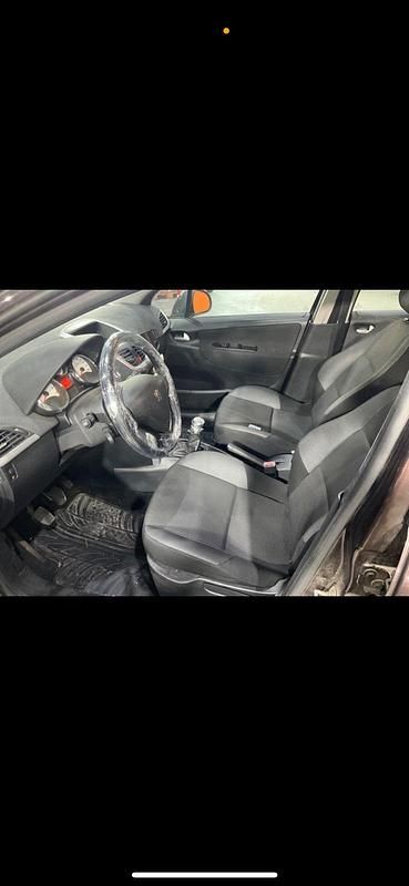 Gebraucht Peugeot 207 95 PS (69 kW) 2011 Violet Kombi