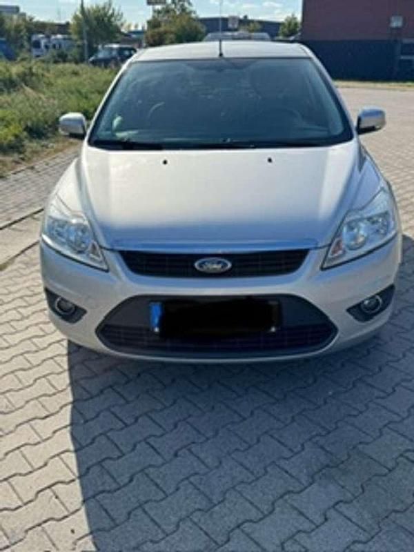 Silber Gebraucht 2009 Ford Focus Limousine | 3.400 € (Etwas zu teuer) - Bild 1/4