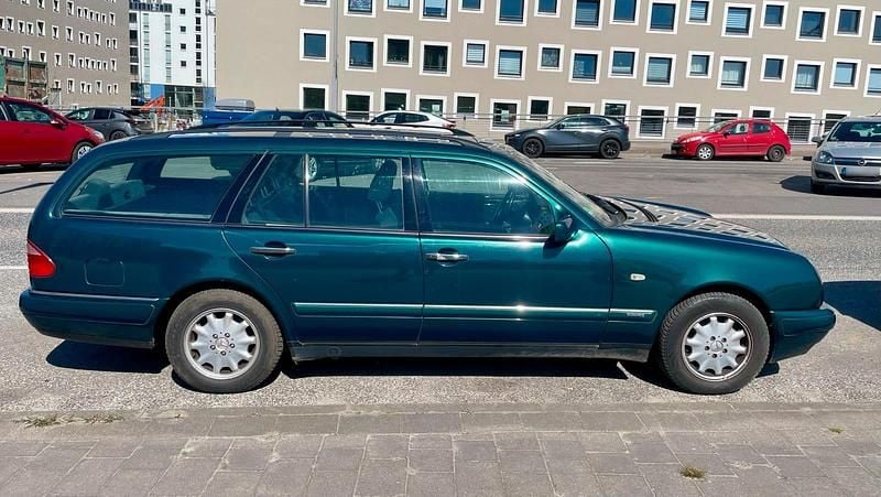 Gebraucht Mercedes E200 136 PS (100 kW) 1997 Grün Kombi