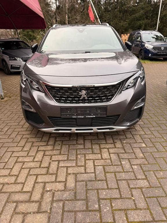 Gris platinium Gebraucht 2018 Peugeot 5008 Allure Van / Kleinbus | 14.999 € (Superpreis) - Bild 1/4