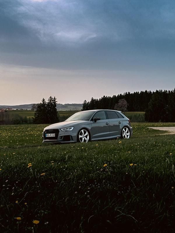 Grau Gebraucht 2018 Audi RS3 Kleinwagen | 31.500 € (Guter Preis) - Bild 1/4