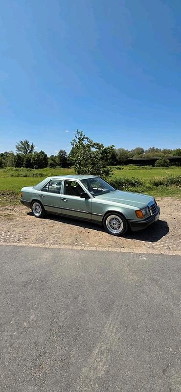 Gebraucht Mercedes E230 136 PS (100 kW) 1987 Limousine