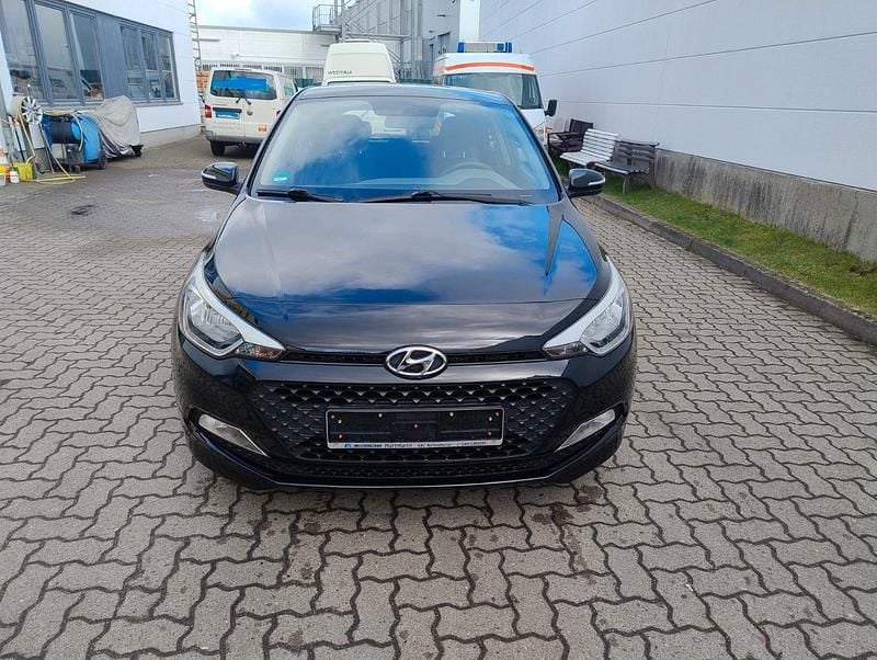 Gebraucht Hyundai i20 Active 75 PS (55 kW) 2017 Schwarz Kleinwagen