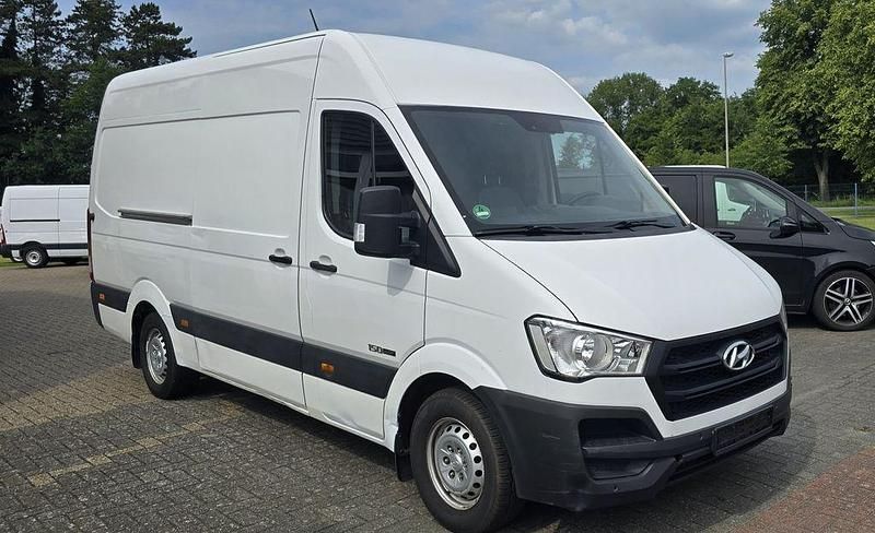 Gebraucht Hyundai H 350 150 PS (110 kW) 2016 Weiß (metallic) Van