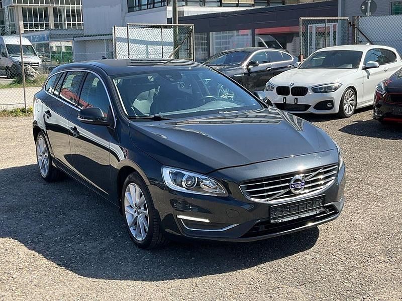 Gebraucht Volvo V60 Summum 152 PS (111 kW) 2017 Grau Kombi
