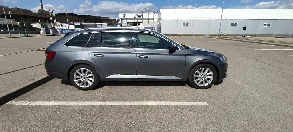 Second-hand Skoda Superb Style 190 CP (139 kW) 2023 Gri Break
