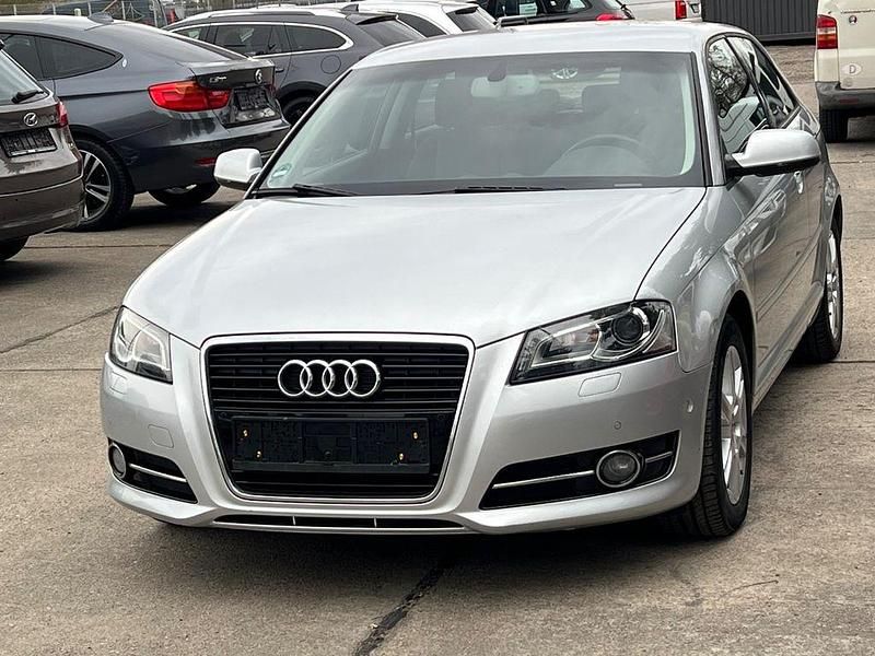 Gebraucht Audi A3 Attraction 105 PS (77 kW) 2012 Silber Kleinwagen