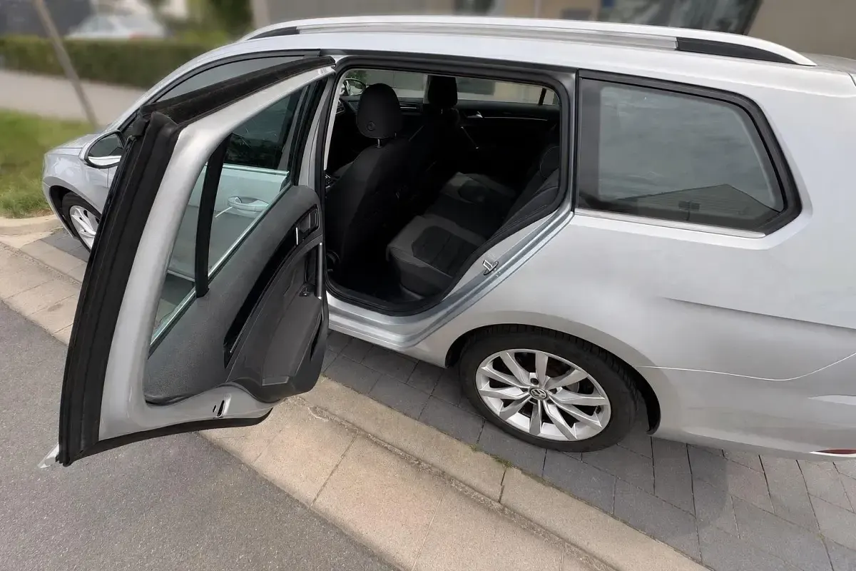Gebraucht VW Golf VII Highline 150 PS (110 kW) 2019 Silber Kombi