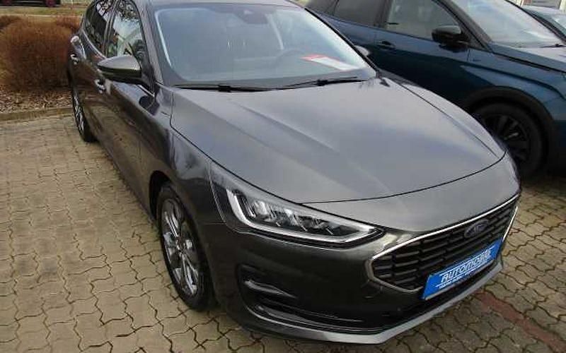 Grau Gebraucht 2023 Ford Focus Titanium Kombi | 25.490 € (Teuer) - Bild 1/4