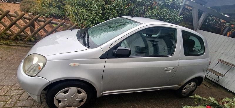 Gebraucht Toyota Yaris 87 PS (63 kW) 2003 Silber Kleinwagen