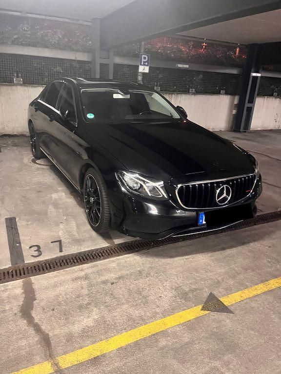 Gebraucht Mercedes E200 Avantgarde 184 PS (135 kW) 2016 Schwarz Limousine