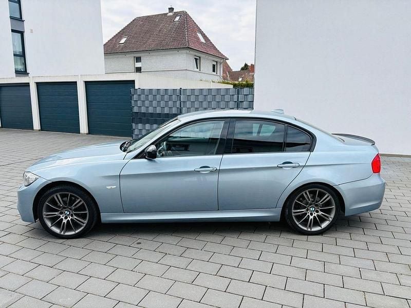 Gebraucht BMW 320 Shadowline 184 PS (135 kW) 2011 Blau Limousine