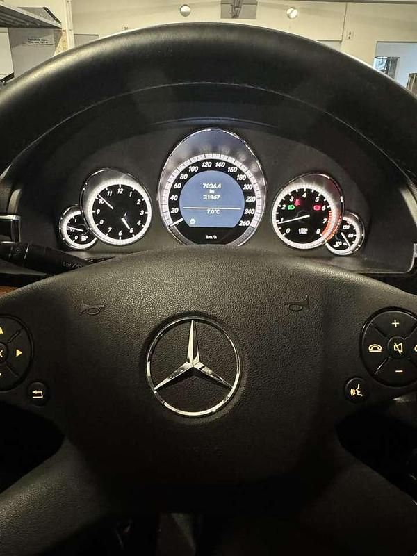 Gebraucht Mercedes E200 Avantgarde 184 PS (135 kW) 2011 Schwarz Limousine