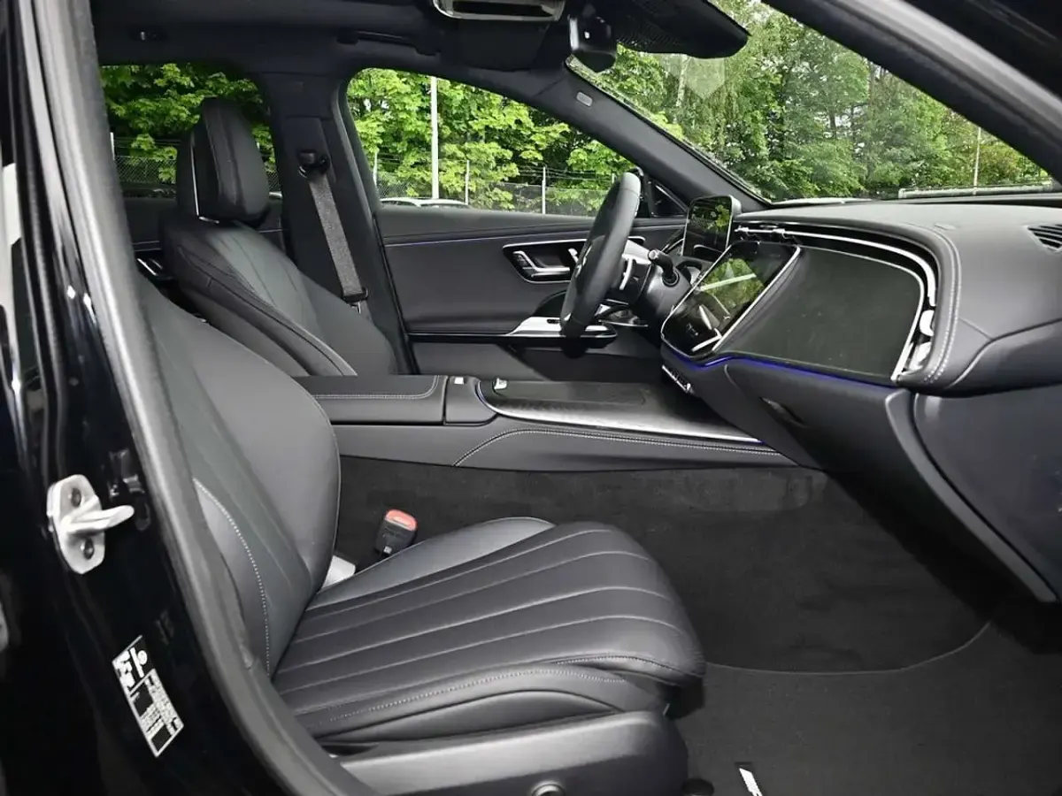 Gebraucht Mercedes E220 Advanced Plus 197 PS (144 kW) 2026 Schwarz Kombi