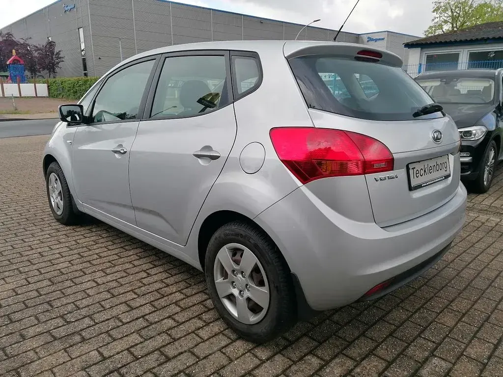 Używany Kia Venga 90 KM (66 kW) 2012 Srebrny Hatchback