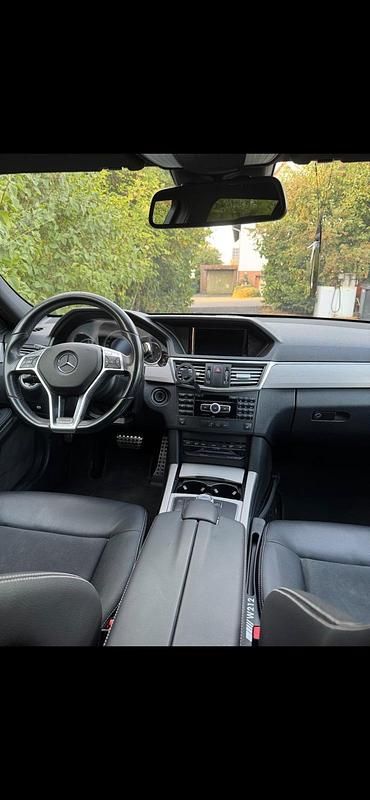 Gebraucht Mercedes E220 AMG line 170 PS (125 kW) 2012 Schwarz Limousine