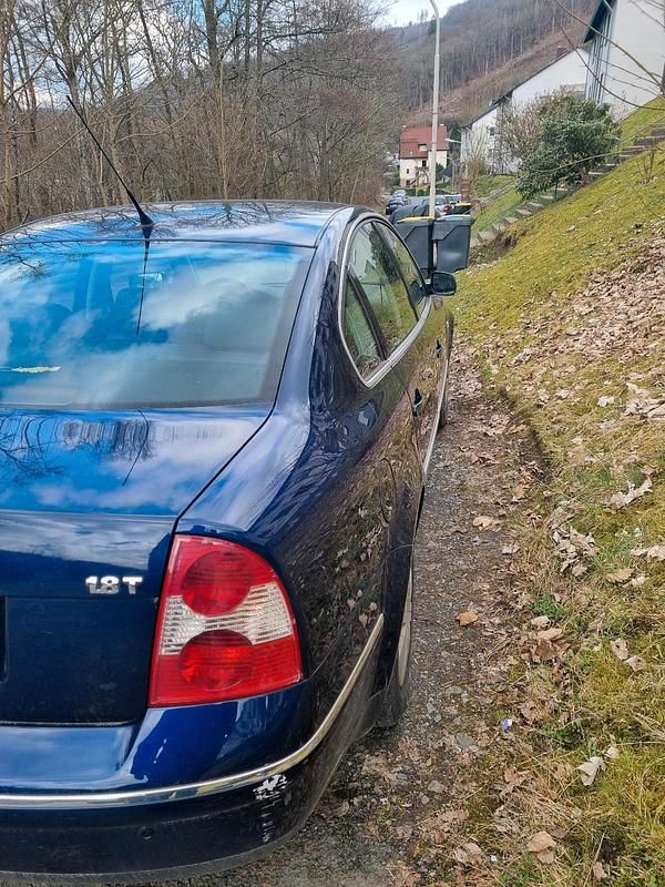 Usata VW Passat 150 CV (110 kW) 2003 Blu Berlina