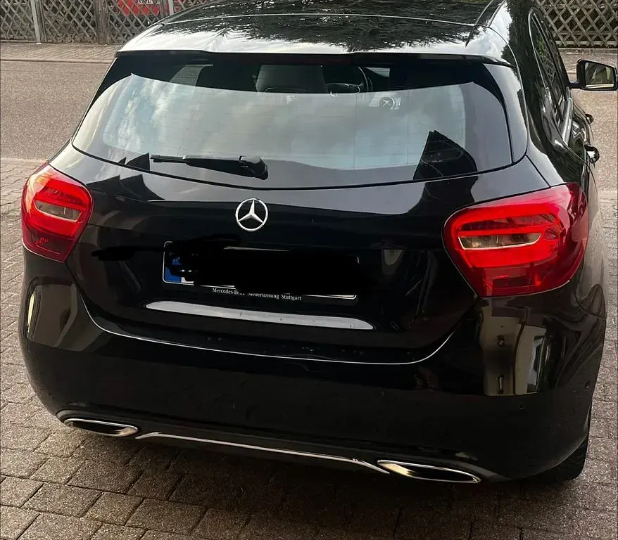 Gebraucht Mercedes A180 122 PS (89 kW) 2016 Schwarz Kleinwagen