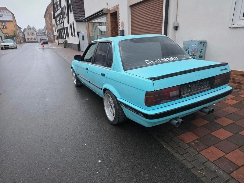 Gebraucht BMW 335 211 PS (155 kW) 1990 Blau Limousine