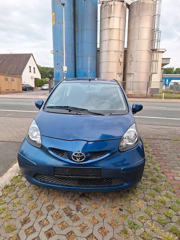 Blau Gebraucht 2009 Toyota Aygo Kleinwagen | 2.100 € (Guter Preis) - Bild 1/4