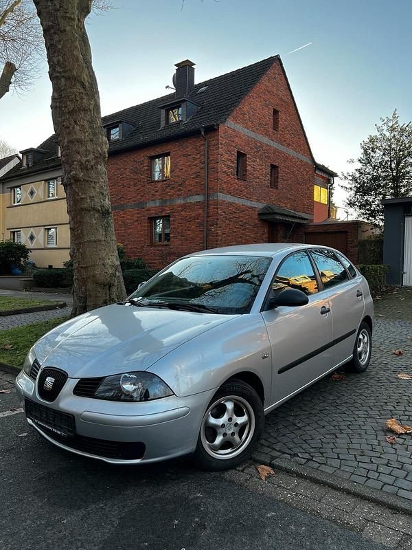 Silber Gebraucht 2003 Seat Ibiza Limousine | 1.000 € (Fairer Preis) - Bild 1/4