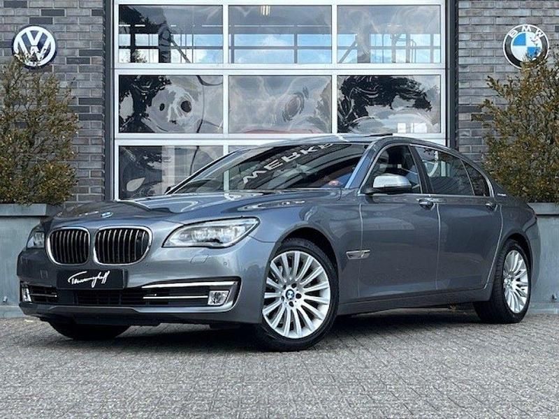 Grau Gebraucht 2014 BMW 740L Limousine | 22.950 € (Fairer Preis) - Bild 1/4