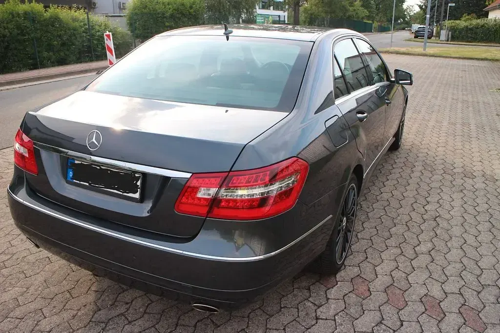 Gebraucht Mercedes E350 292 PS (214 kW) 2010 Schwarz Limousine