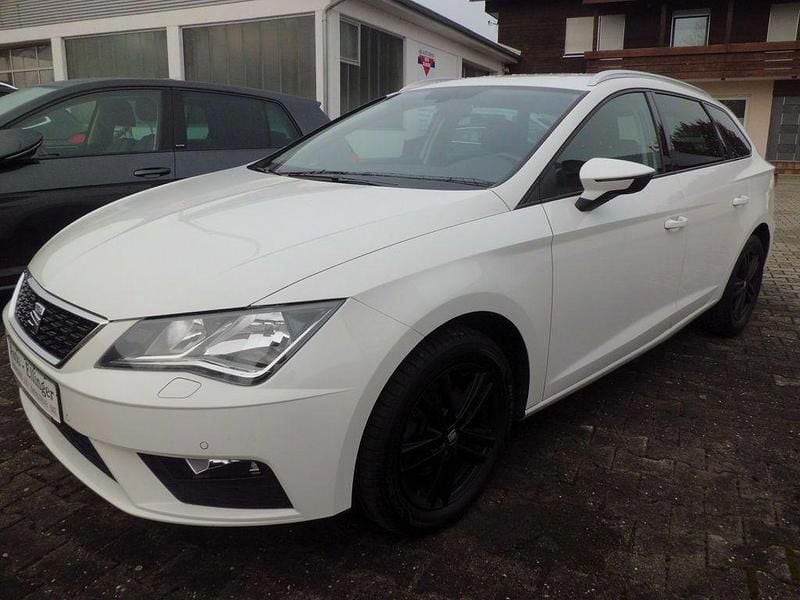 Weiß Gebraucht 2017 Seat Leon ST Style Kombi | 11.950 € (Fairer Preis) - Bild 1/4