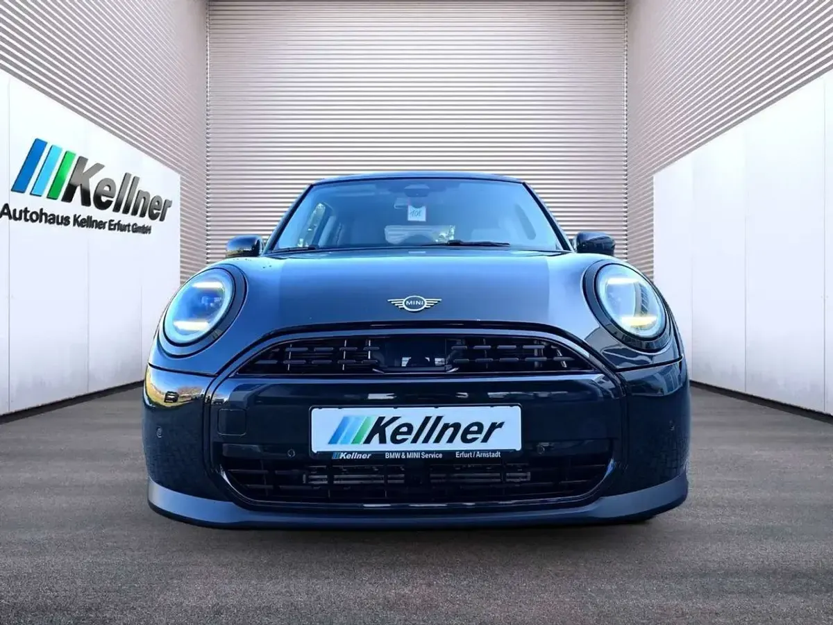 Gebraucht Mini Cooper Classic 156 PS (114 kW) 2024 Midnight black met. Kleinwagen