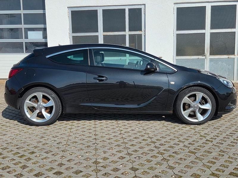 Gebraucht Opel Astra GTC Innovation 140 PS (102 kW) 2012 Schwarz Limousine