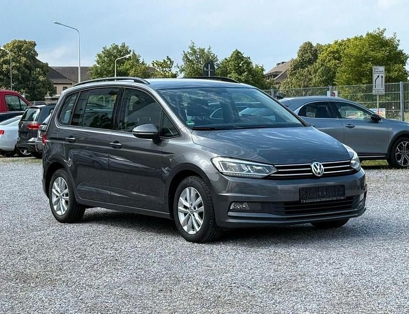 Indiumgrau metallic Gebraucht 2018 VW Touran Comfortline Van / Kleinbus | 13.390 € (Guter Preis) - Bild 1/4