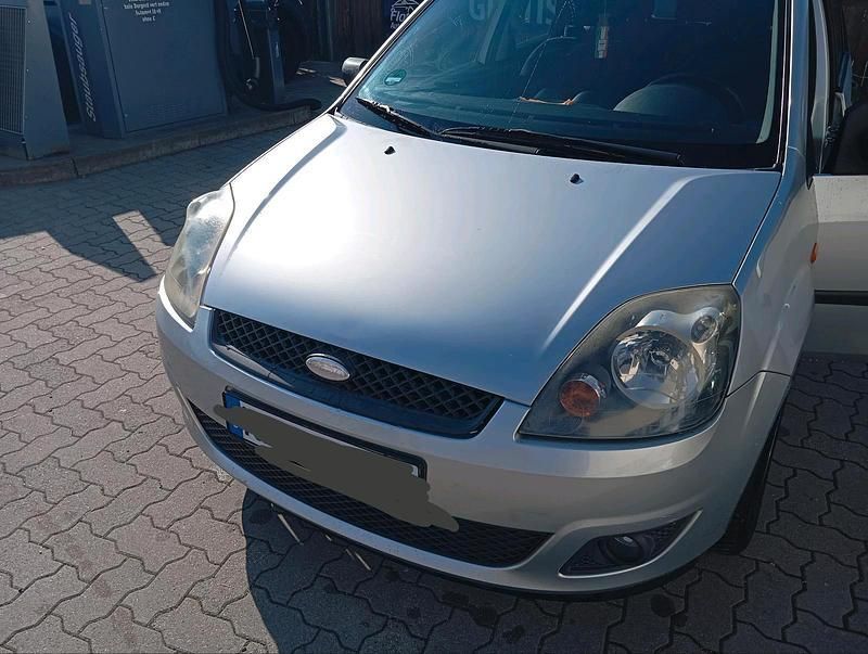 Silber Gebraucht 2006 Ford Fiesta Kleinwagen | 500 € (Superpreis) - Bild 1/4