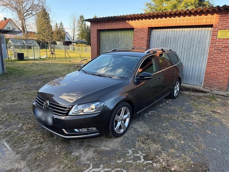 Gebraucht VW Passat 140 PS (102 kW) 2014 Braun Kombi