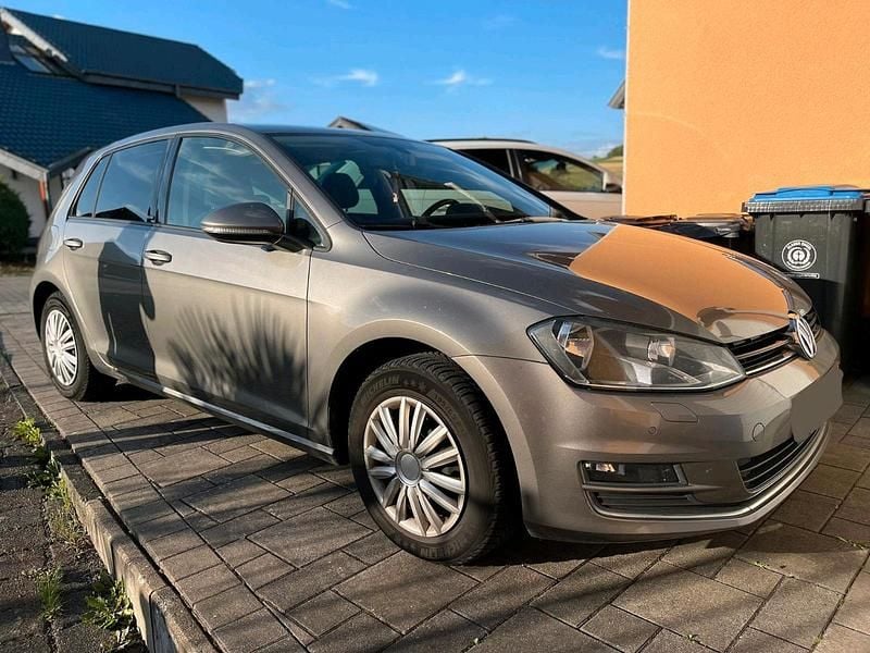 Braun Gebraucht 2016 VW Golf VII Allstar Limousine | 8.399 € (Fairer Preis) - Bild 1/4