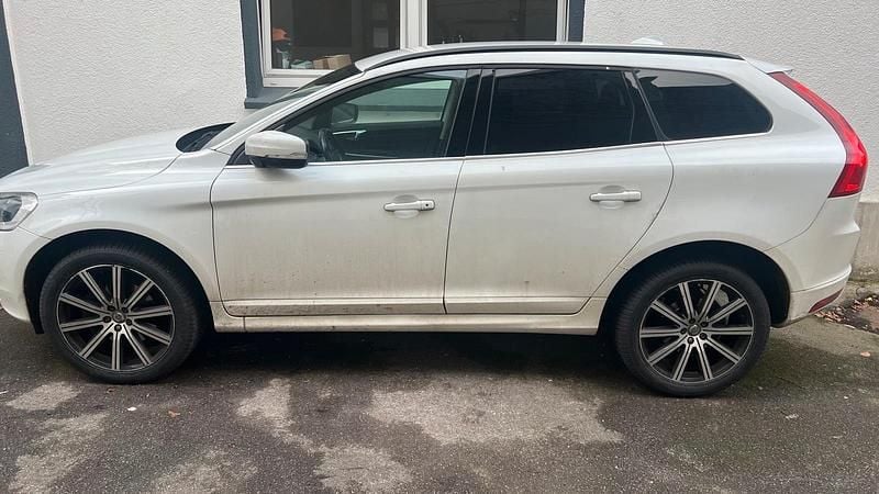 Gebraucht Volvo XC60 181 PS (133 kW) 2015 Weiß SUV