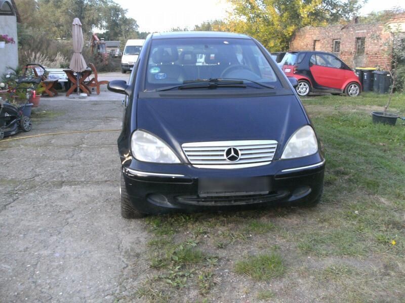 Schwarz Gebraucht 2002 Mercedes A160 Limousine | 1.200 € (Etwas zu teuer) - Bild 1/4