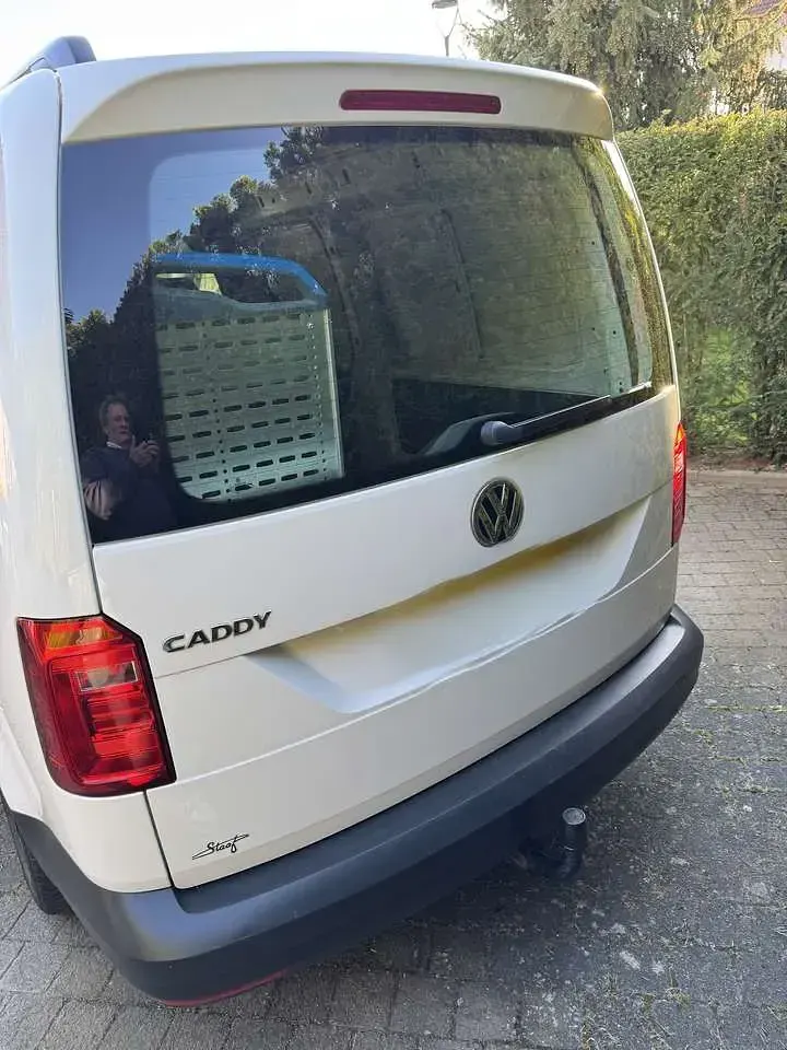 Używany VW Caddy Maxi 102 KM (75 kW) 2019 Biały Minivan