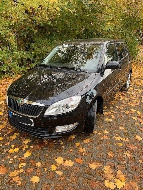 Schwarz Gebraucht 2012 Skoda Fabia Kleinwagen | 3.350 € (Fairer Preis) - Bild 1/4