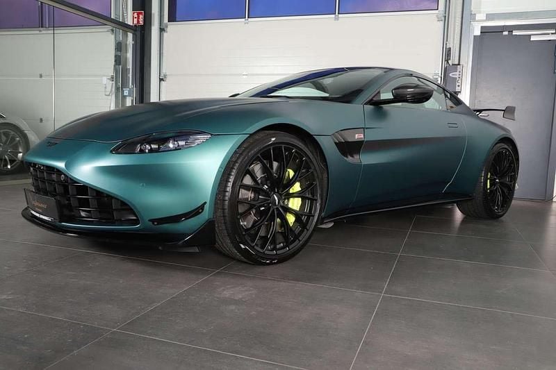 Gebraucht Aston Martin V8 Vantage 534 PS (392 kW) 2023 Satin am racing green Coupé