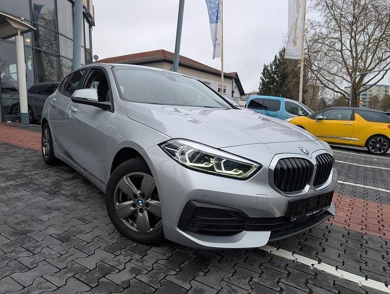 Gebraucht BMW 116 Advantage 116 PS (85 kW) 2021 Silber (glaciersilber metallic) Kleinwagen