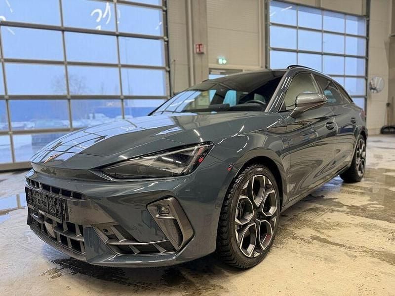 Blau Gebraucht 2025 Cupra Leon Kombi | 28.900 € (Superpreis) - Bild 1/4