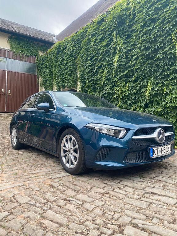 Blau Gebraucht 2019 Mercedes A200 Limousine | 18.900 € (Fairer Preis) - Bild 1/4