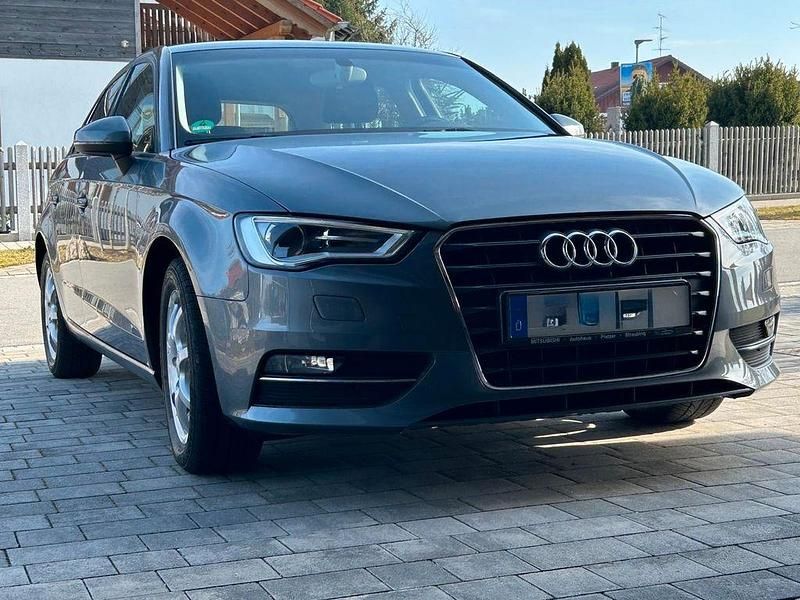 Gebraucht Audi A3 Attraction 110 PS (80 kW) 2015 Grau Limousine