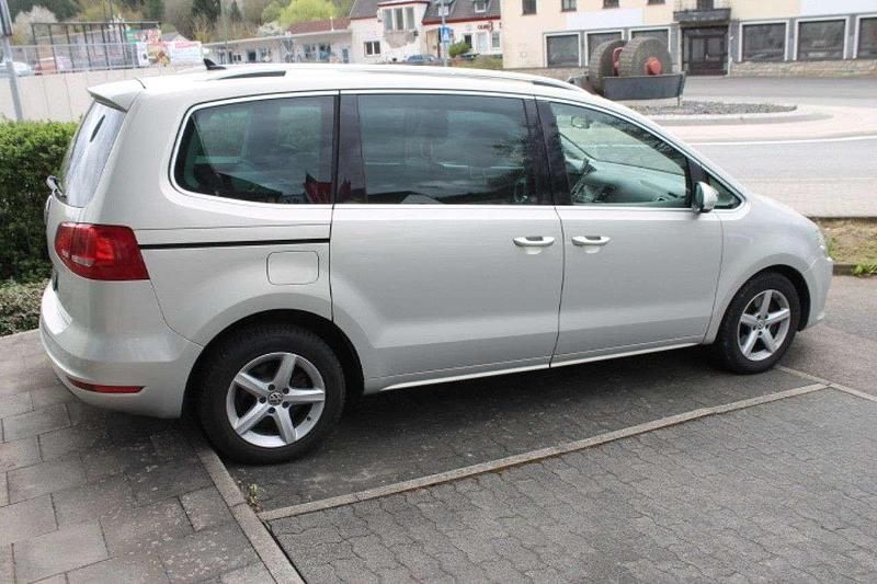 Gebraucht VW Sharan Highline 170 PS (125 kW) 2012 Beigr (metallic) Van / Kleinbus