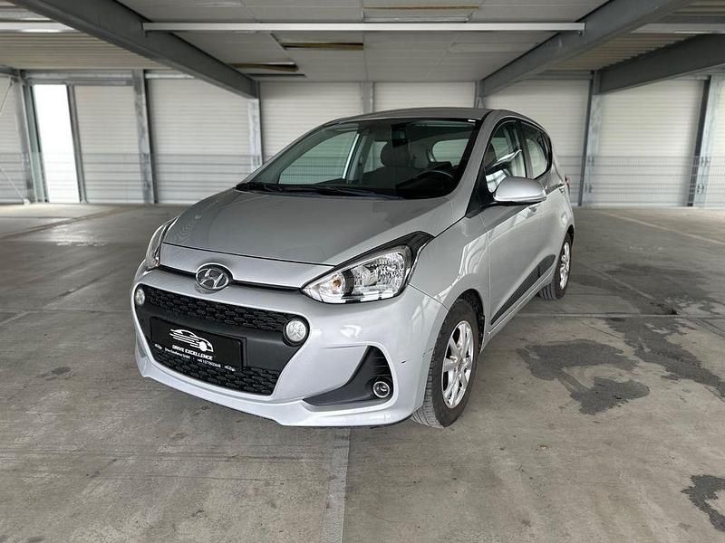 Gebraucht Hyundai i10 87 PS (63 kW) 2017 Silber Kleinwagen