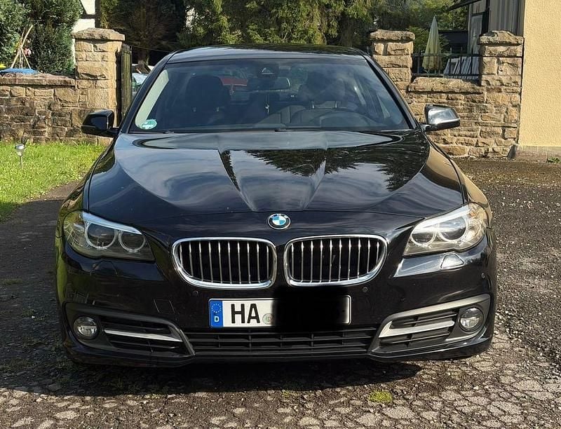 Schwarz Gebraucht 2016 BMW 520 Limousine | 13.990 € (Fairer Preis) - Bild 1/4