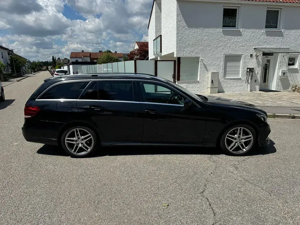 Gebraucht Mercedes E220 AMG line 170 PS (125 kW) 2016 Schwarz Kombi