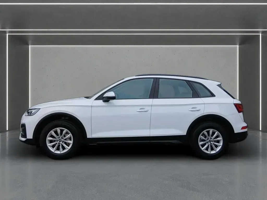 Używany Audi Q5 Basis 204 KM (150 kW) 2025 Biały SUV